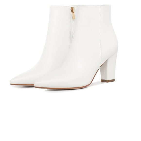 NIB. Chunky  Heel Ankle Boots w/inside Zipper. White. Size 8. - Picture 1 of 5
